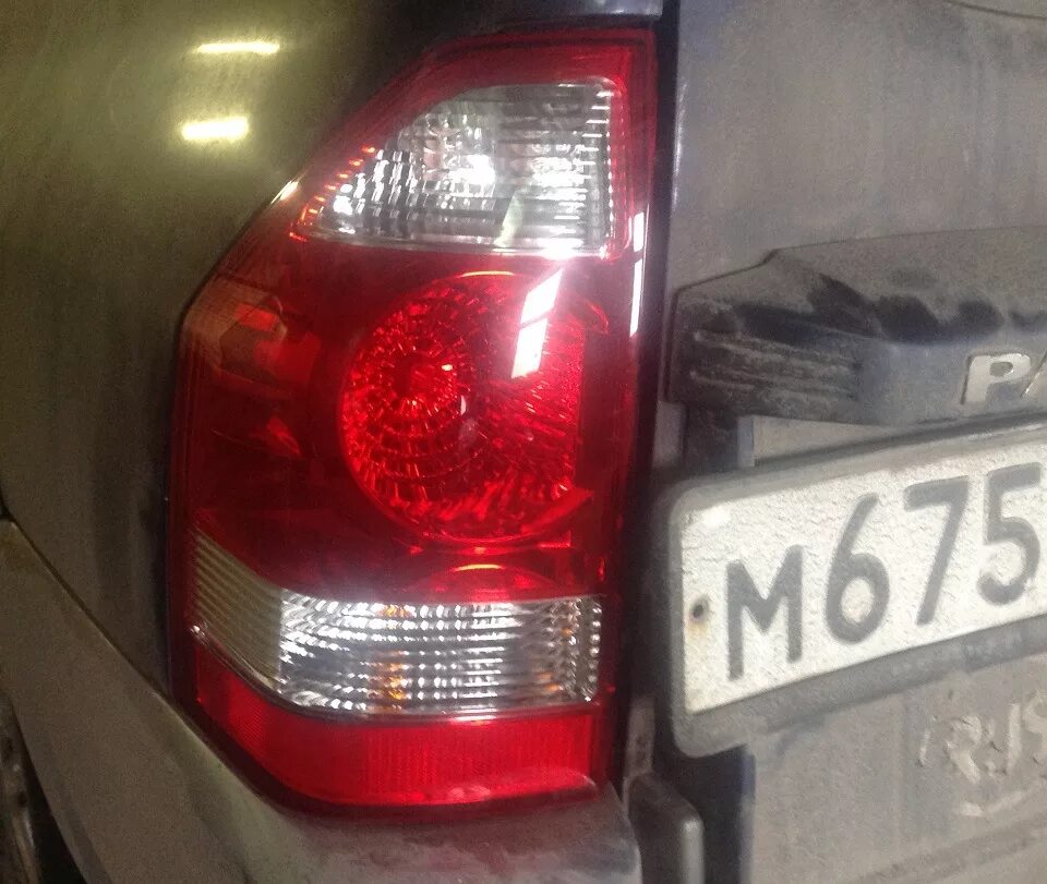 Как снять задний фонарь паджеро 3 Новые задние фонари (диодные) Mitsubishi Pajero (4G), 3 л, 2009 года стайлинг