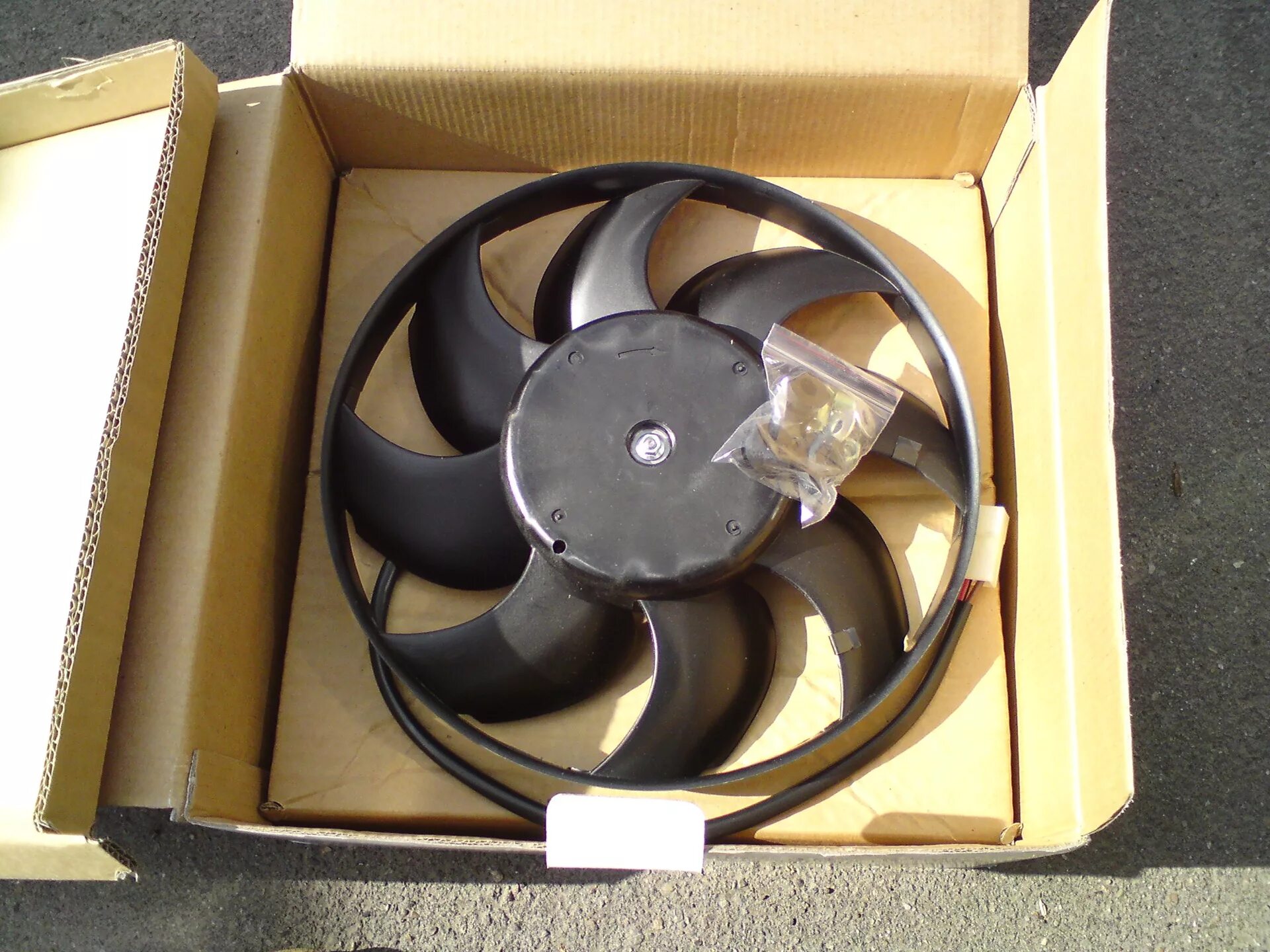 Вентилятор охлаждения двигателя ваз 2114. Вентилятор охлаждения двигателя 2114. Вентилятор охлаждения радиатора 2114. Вентилятор охлаждения двигателя 2114. Вентилятор охлаждения нива 21214.