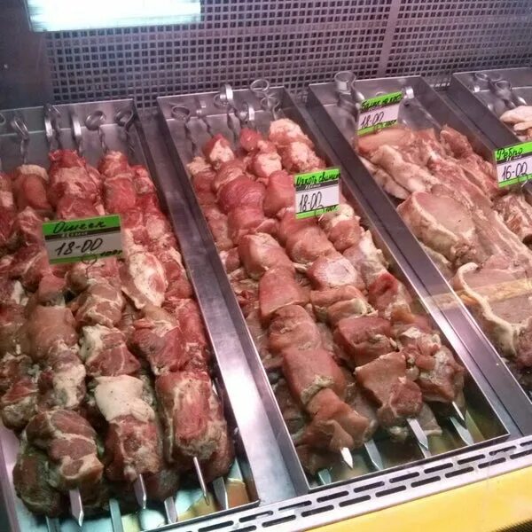 прилавок с шашлыками. магазин готового шашлыка. готовый шашлык. магазин готового шашлыка. магазин готового шашлыка.