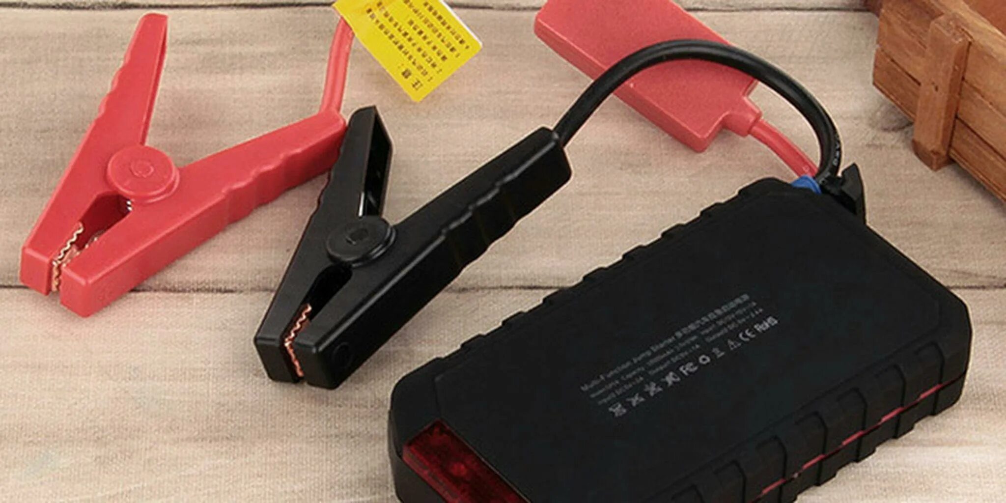 Банка для запуска автомобиля. Ultra jump starter. jump starter 20 000ma. повер банк для аккумулятора автомобиля. зарядная станция с джам стартер для автомобиля.