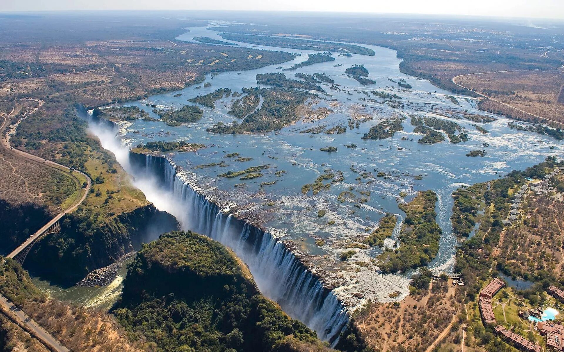 Река на юге страны. Река Замбези Африка. Замбия река Замбези.