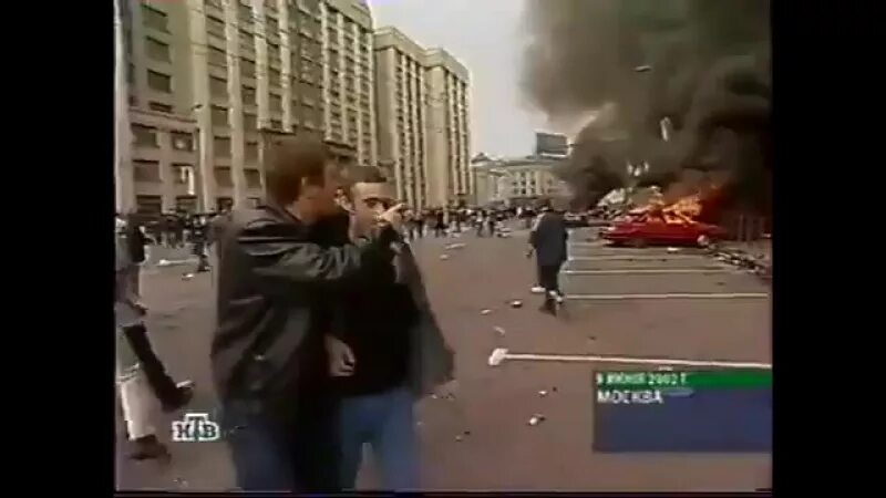 Москва после поражения. Россия Япония погромы в Москве. Бунт 2002 год Москва. Беспорядки после матча Россия Япония 2002.