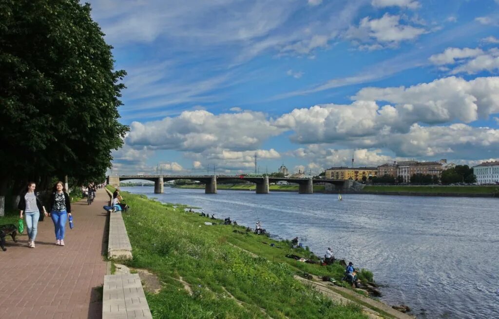 Что в твери. Река волга в твери. тверь набережная. тверь набережная реки.