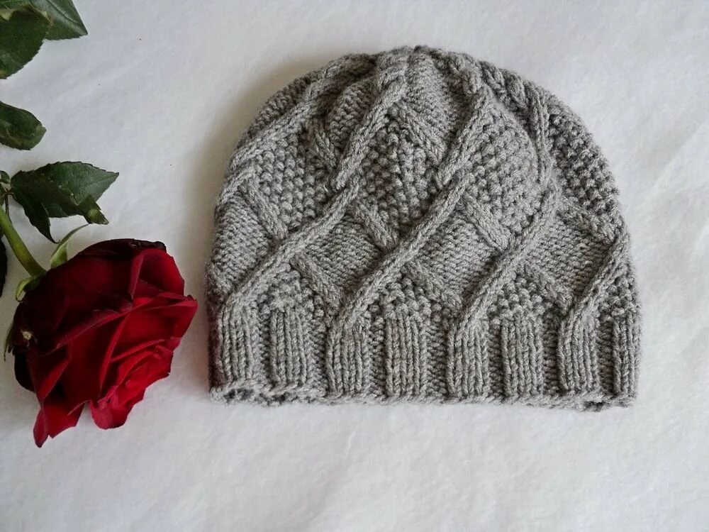 вязание спицами шапки для женщин. вязаная шапка с аранами. шапочки ирины дмитриевой. шапка с аранами спицами схема и описание. шапка с аранами спицами.