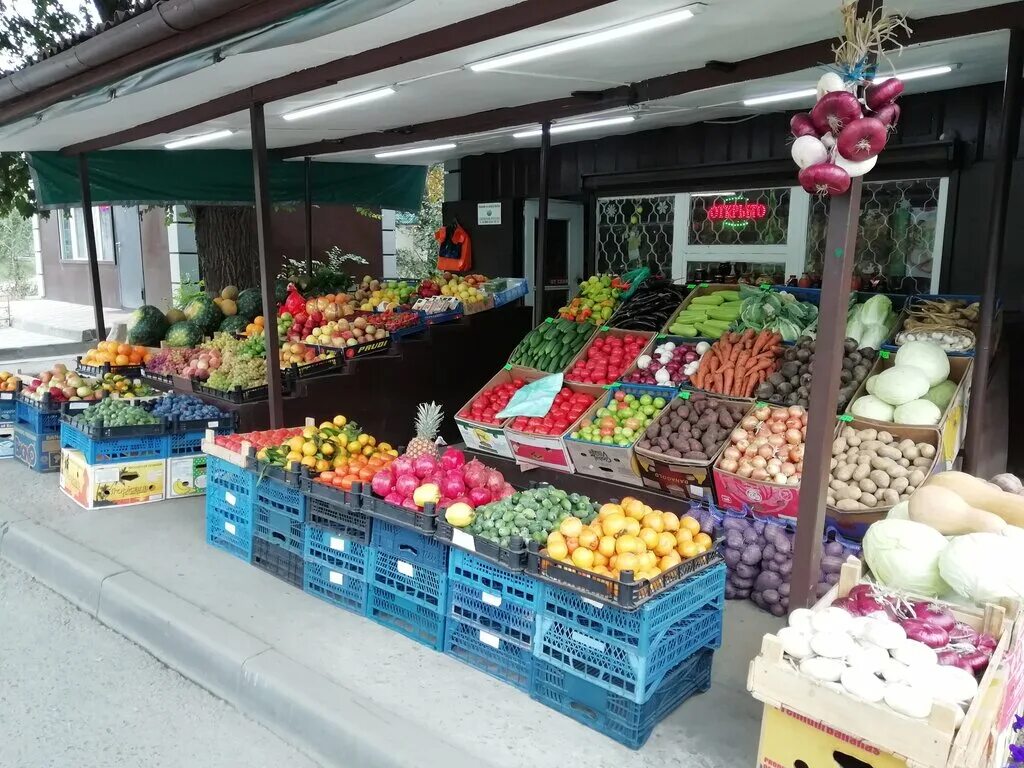 Купить овощи ростов. Магазин овощей и фруктов. База овощей и фруктов. Оптовая база овощи фрукты. Овощная база.