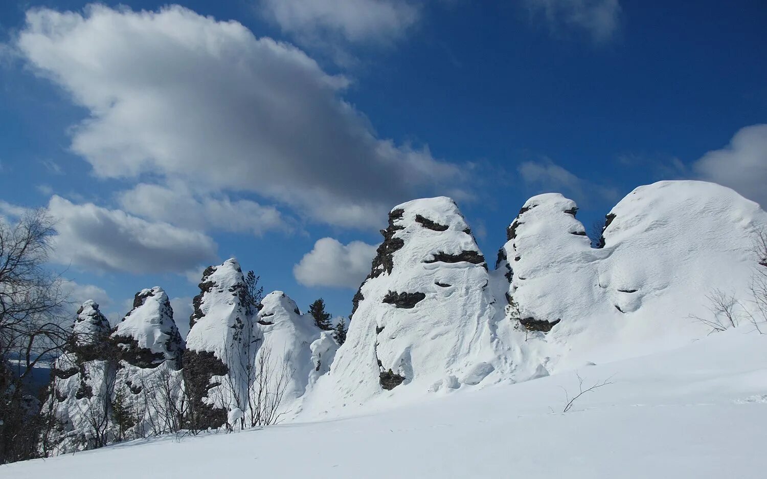 Колпаки пермь. Гора колпаки Пермский край. Гора колпаки и граница Европа-Азия. Колпаки гора Пермский край зима. Горнозаводск гора колпаки.