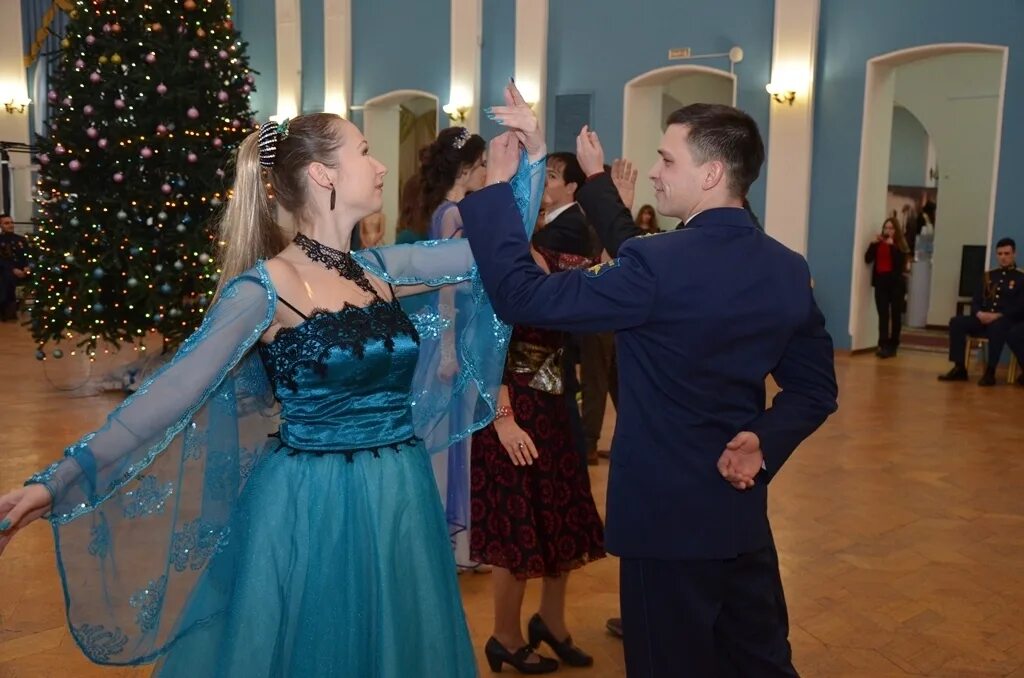 Бал в зимнюю ночь. Рождественский бал. зимний бал. макияж на рождественский бал. новогодний бал кукол.