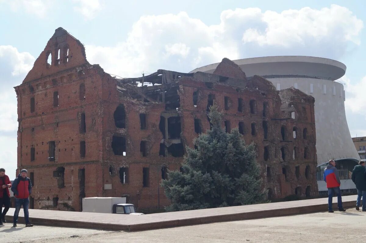 Мельница Гергардта Сталинградская битва. Мельница Гергардта Волгоград. Мельница Гергардта Волгоград обрушение. Мельница Гергардта после войны.