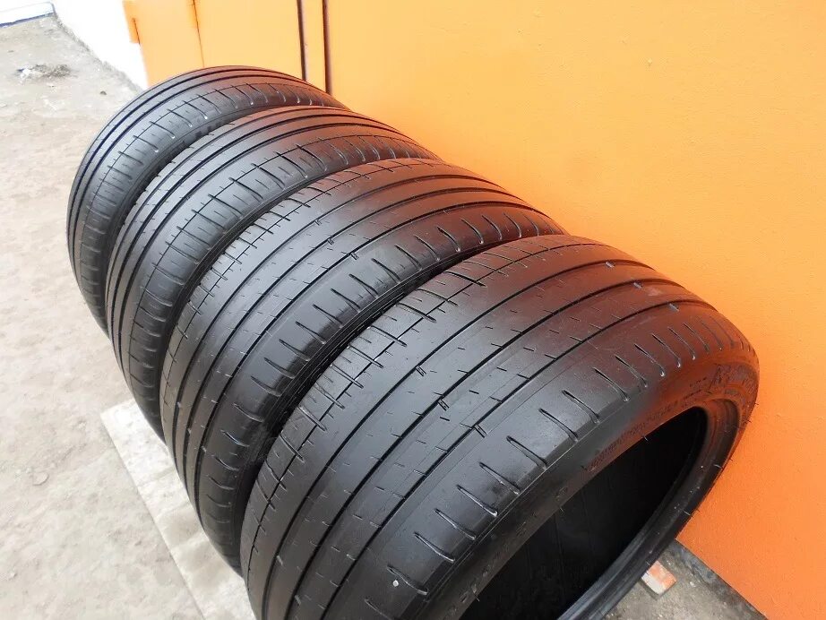 Michelin pilot sport 5 225 45. Мишлен пилот спорт 3 225/45/18. Michelin Pilot r19. Резина Michelin Pilot 225 45 r17. Michelin Pilot Sport 5 225/45/17.