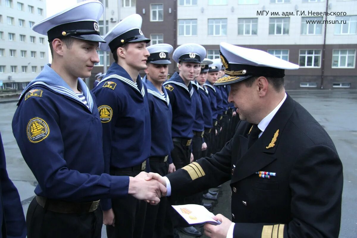 Офицеры МГУ Невельского. Морской университет им Невельского Владивосток. Курсанты МГУ Невельского Владивосток. Университет МГУ Невельского. Мгу им адм