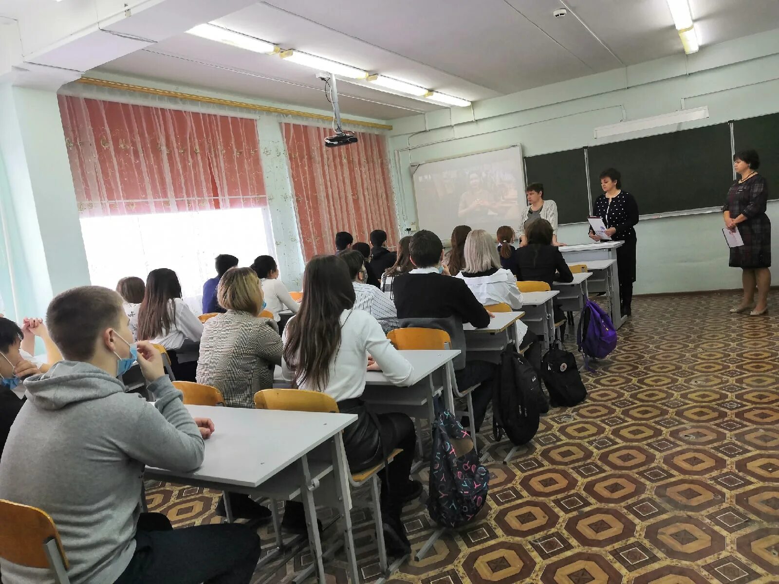 преподаватель колледжа. педагог в университете. преподавательница вуза. педагог колледжа. учителя в техникуме.