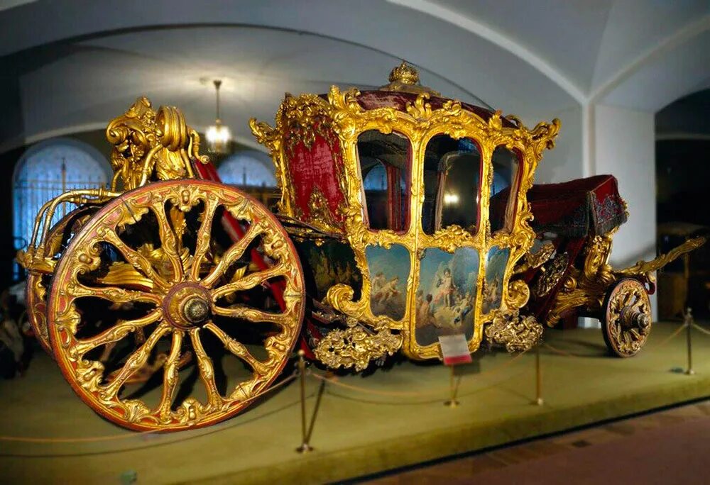 Коронационная карета романовых. Золотая карета екатерины 2. Царская карета в эрмитаже. Карета петра 1 в эрмитаже. Карета бориса годунова.