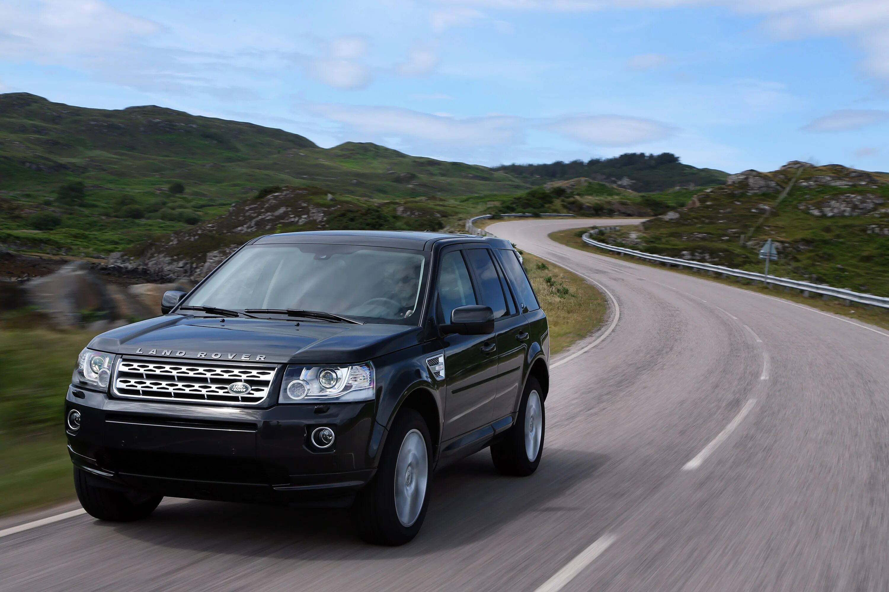 Фрилендер 2. Лэнд ровер фрилендер 2013. Land rover freelander 2 белый. Ленд ровер фрилендер 2013 года. Ленд ровер фрилендер 2013 год.