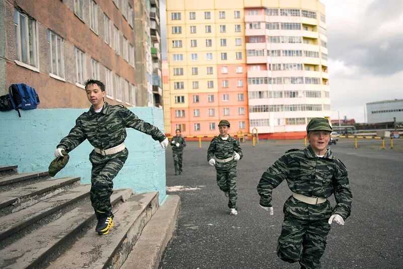 Норильск люди. Жизнь в Норильске. Суровый Норильск. Суровые условия жизни.