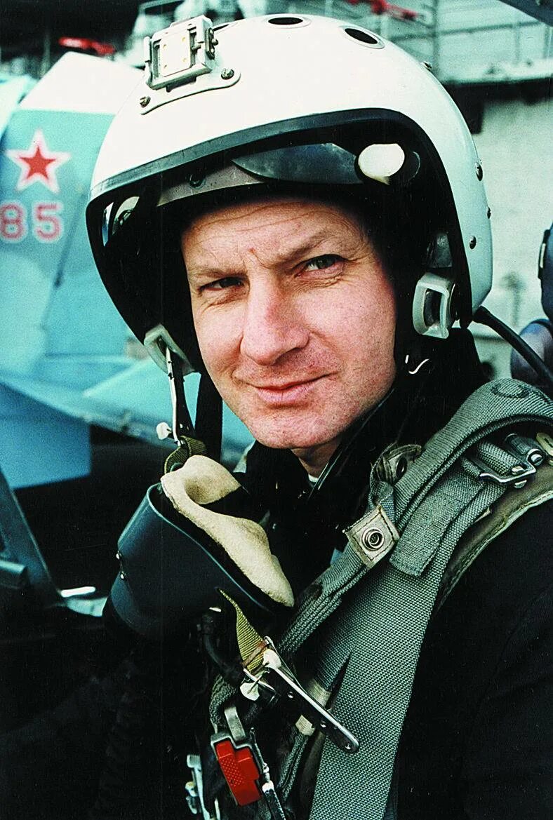 Юрий михайлович ващук лётчики-испытатели россии. Николай анисимов. Генерал тимур апакидзе. Летчики су 34 балтимор. Военный летчик.
