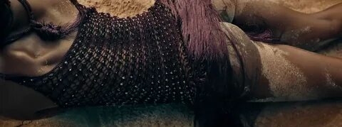 Смотрите новый клип Келли Роуленд COFFEE (2020), где можно увидеть ее обнаж...