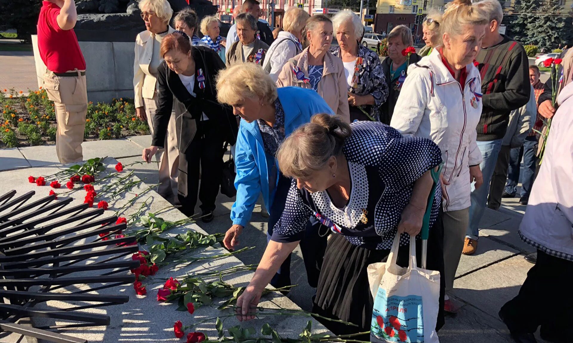 российский союз бывших малолетних узников фашизма. союз бывших малолетних узников фашистских концлагерей. памятник освобождения узников фашистских концлагерей.