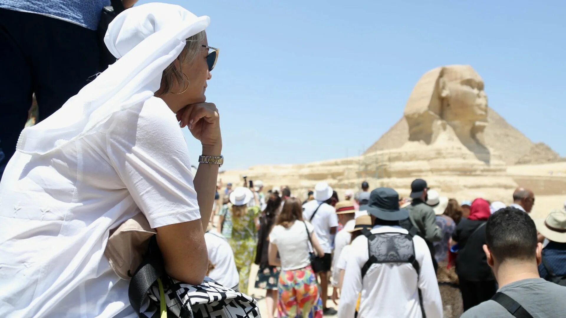 Закрыт ли египет. Туристы в Египте. Египет туризм. Русские в Египте. Путешественники в Египте.