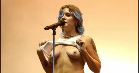 166658624_tove-lo-08-talking-body-live-sziget-festival-in-budapest-hungary-...