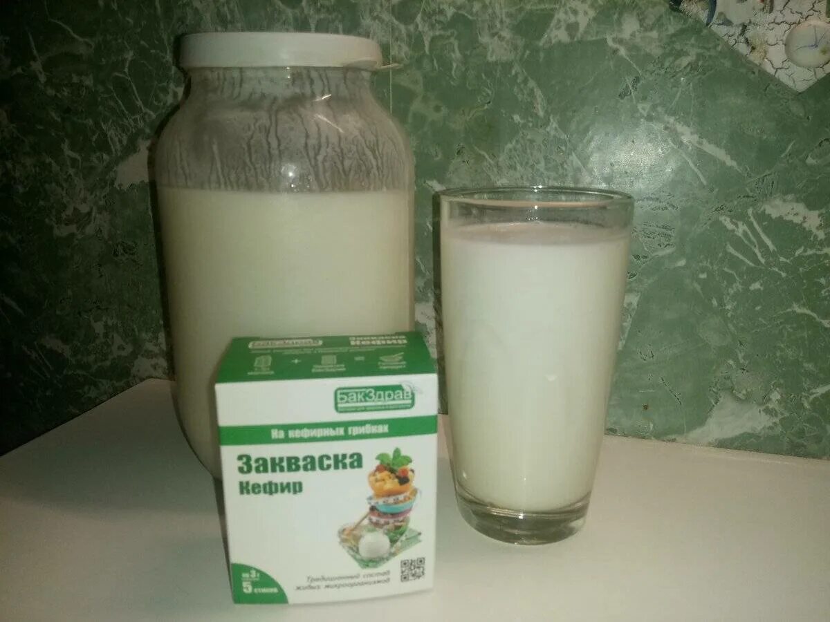 Мацони род. Как приготовить закваску из молока. Кефирная закваска. Домашний йогурт из закваски. Заквашенное молоко.