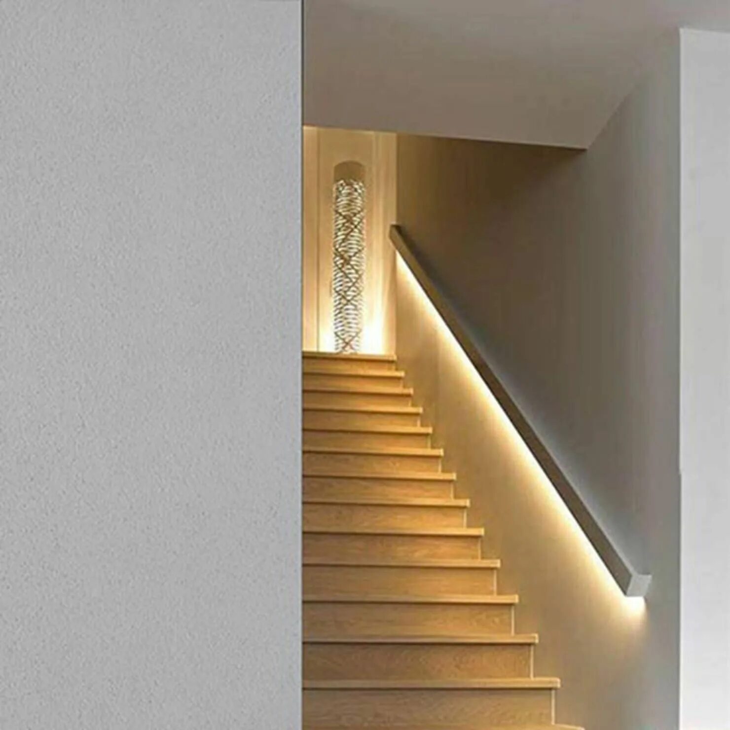 Вырез стены. Подсветка лестницы. Подсветка лестницы на стене. Подсветка лестницы на ступенях. Перила с подсветкой для лестниц.