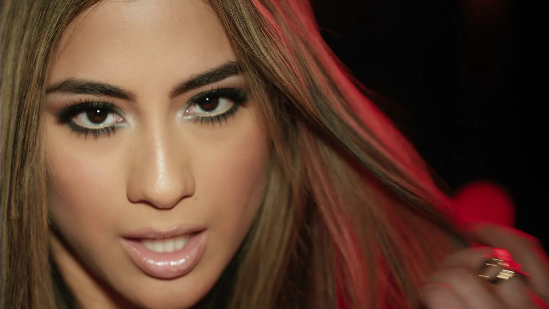 Deerhoof. видеоклипы про лето. обложки для музыкальных сборников. элли брук worth it. музыкальный сборник.