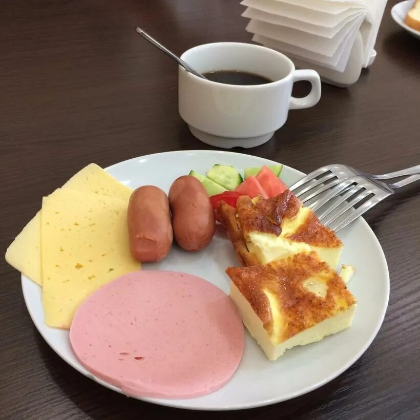 Вкусный и красивый завтрак. Ранний завтрак. Утренний завтрак. Красивый и простой завтрак.