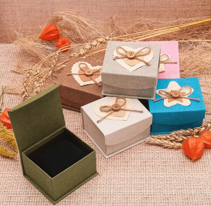 2 подарка на выбор. Коробочка для подарка. Красивые коробки для подарков. Маленькие коробочки для подарков. Коробочка для украшений.