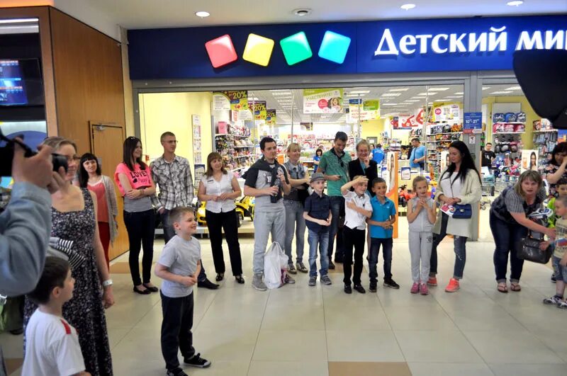 Обувь шок xxi века. Торговый центр калуга в калуге. 21 век детский магазин. Детский мир калуга 21 век. Витамин радости.