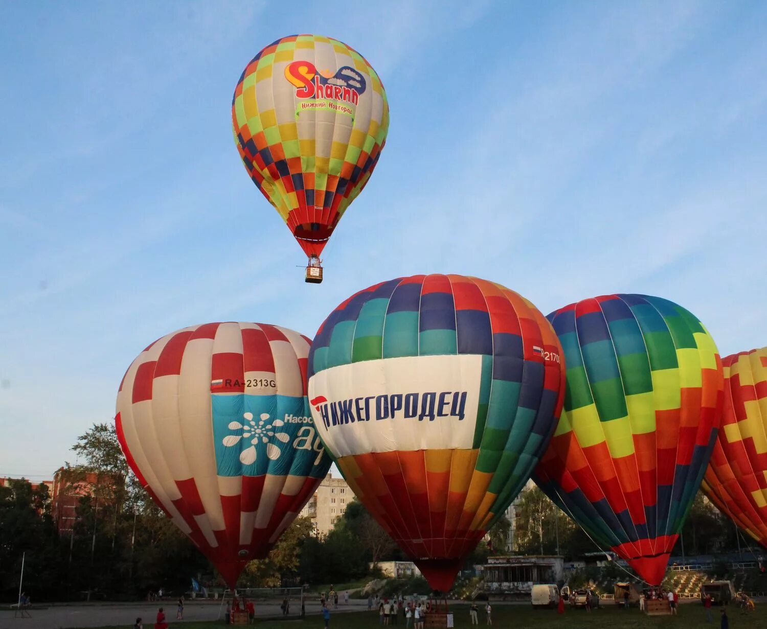 Прогулка на воздушном шаре нижний новгород. Нижний новгород шары фиеста. воздушная фиеста нижний новгород.