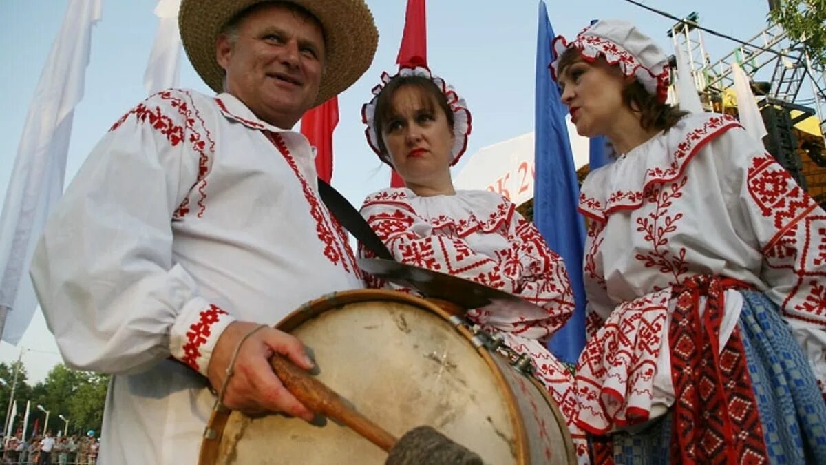 Белорусская культура картинки города. Политической культура картинки Белоруссия. Атрибутика на мероприятия белорусы. Беларуси как выглядит там люди.