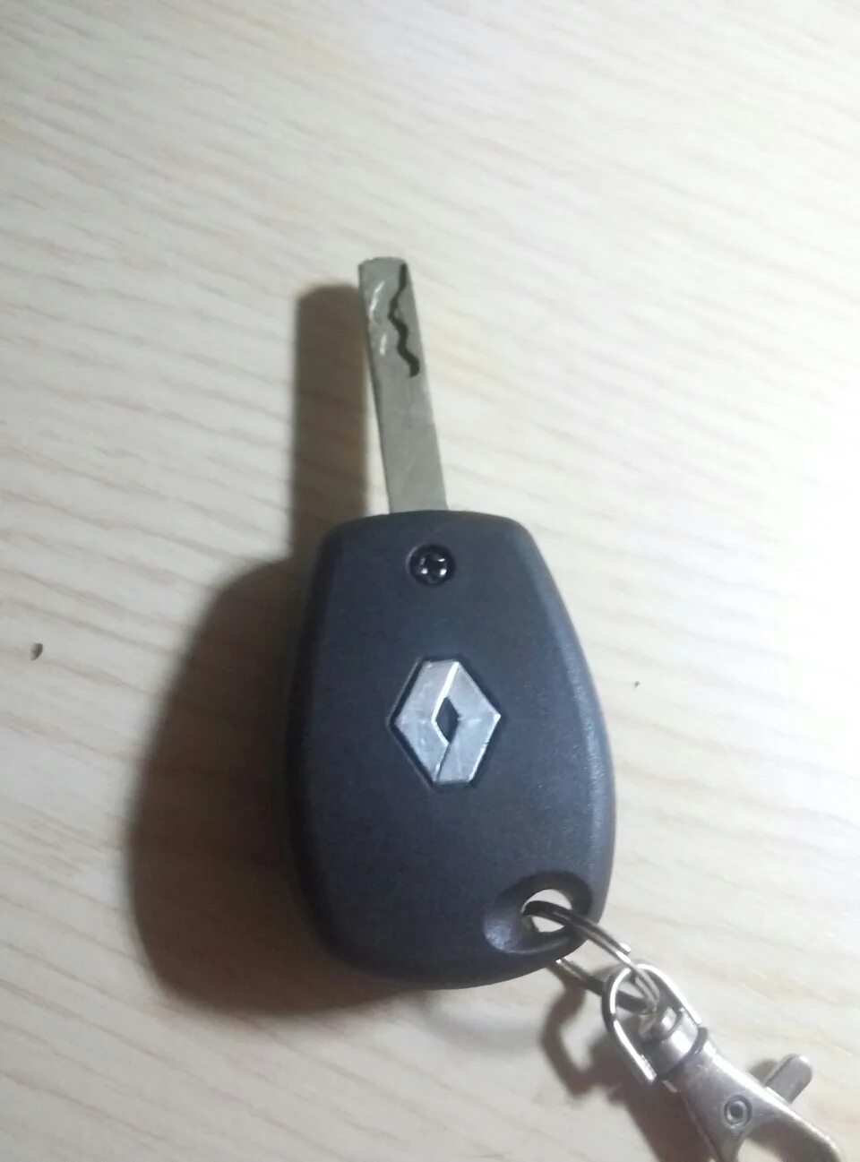 Renault kengoo 2003 ключ зажигания. Оригинальный ключ рено. Складной ключ рено логан 2. Ключ зажигания рено логан 1. Болванка ключ рено логан 2010.
