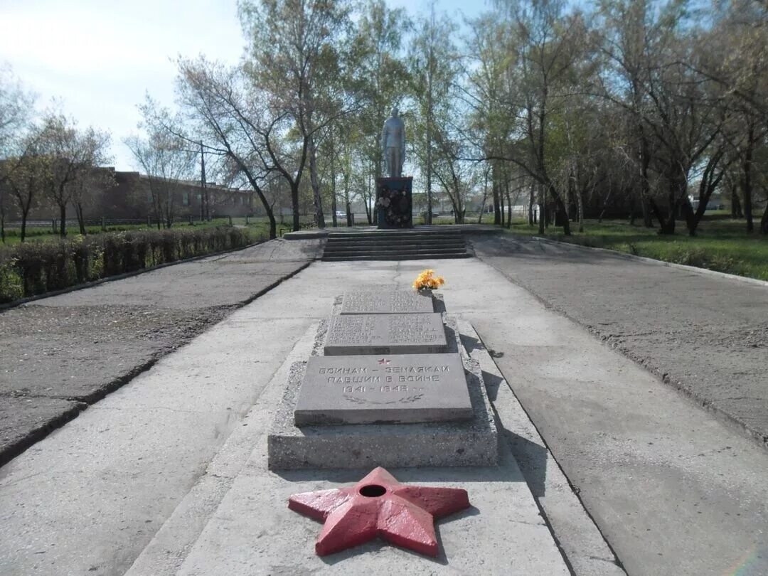 Поселок Мирный Родинский район. Посёлок Мирный Алтайский край Родинский район. Памятники ВОВ В Родинском районе Алтайского края-. Мемориал воинам в Ховрино. П мирный алтайский край