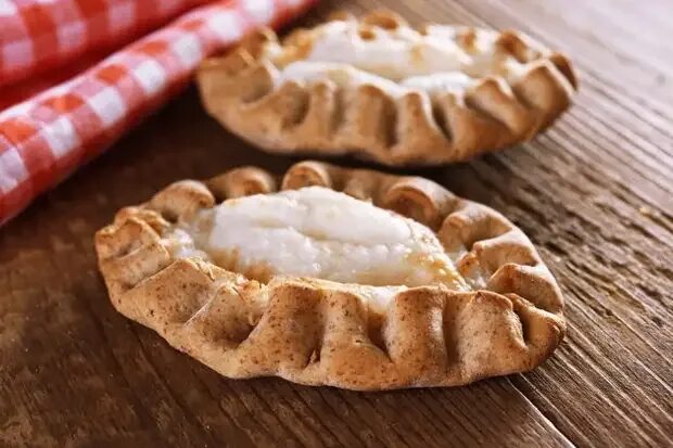 Karelian wickets are just a delight ! INGPEDIENTS: For the test: Red flour -150g