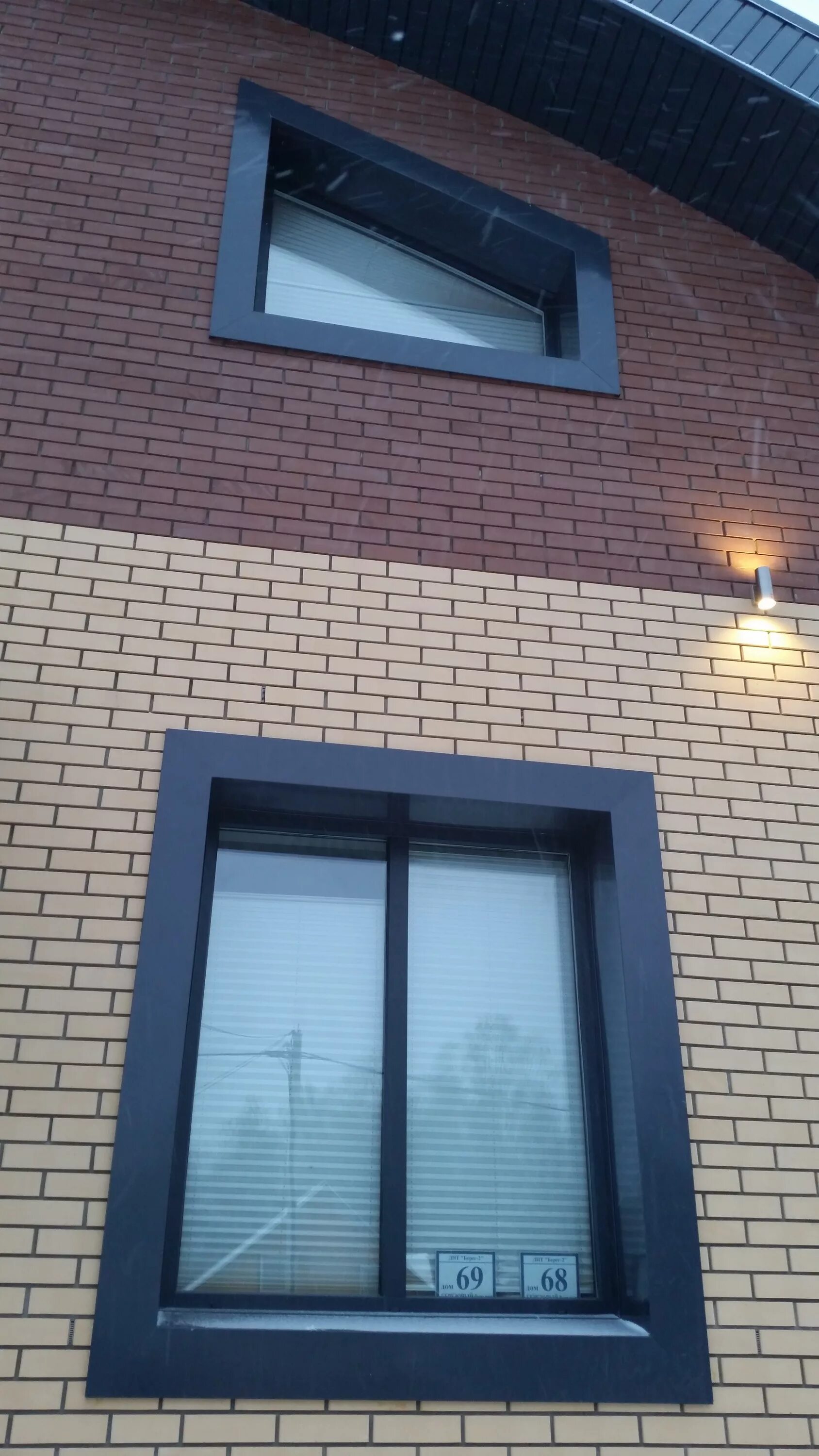 Металлические откосы на окнах наружные. Откос оконный 7024. Откосы на окна наружные. Откосы наружные металлические. Откосы на окна наружные металлические.