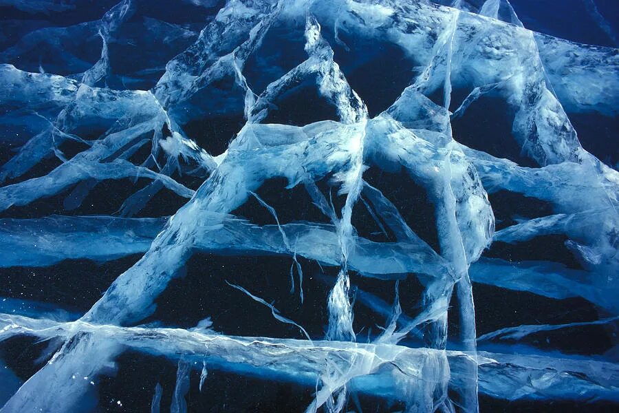 Лед снизу. Лед Эстетика. Лед. Лед трескается. Трещины на льду.