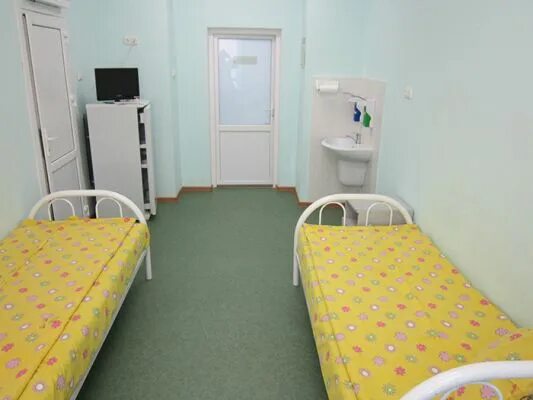 Платная палата в детской больнице. Зиповская больница краснодар палаты. зиповская больница стационар. платная палата в больнице. детская больница краснодар палаты.