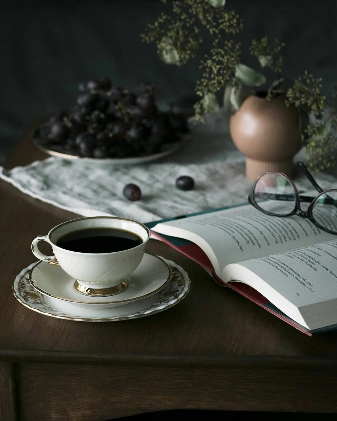 Книжный чай. Чашка чая и книга. Чашка чая. Чай книжка. Книги о чае и чаепитии.