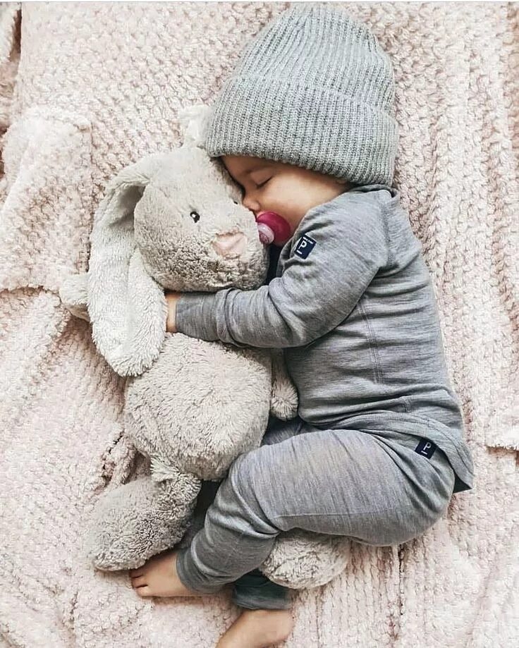 Нежные милые мальчики. Милые малыши. милый ребенок. милые дети малыши. красивые младенцы.