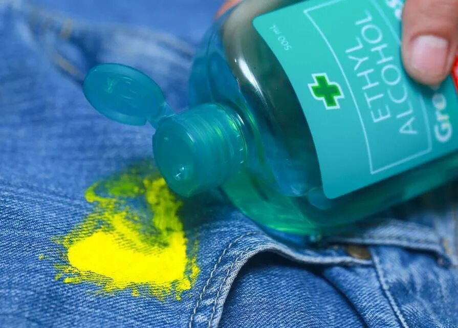 Можно ли отмыть масло. Масляная краска на одежде. Отмыть краску. Оттираем краску от одежды. Средство оттирающее краску с одежды.
