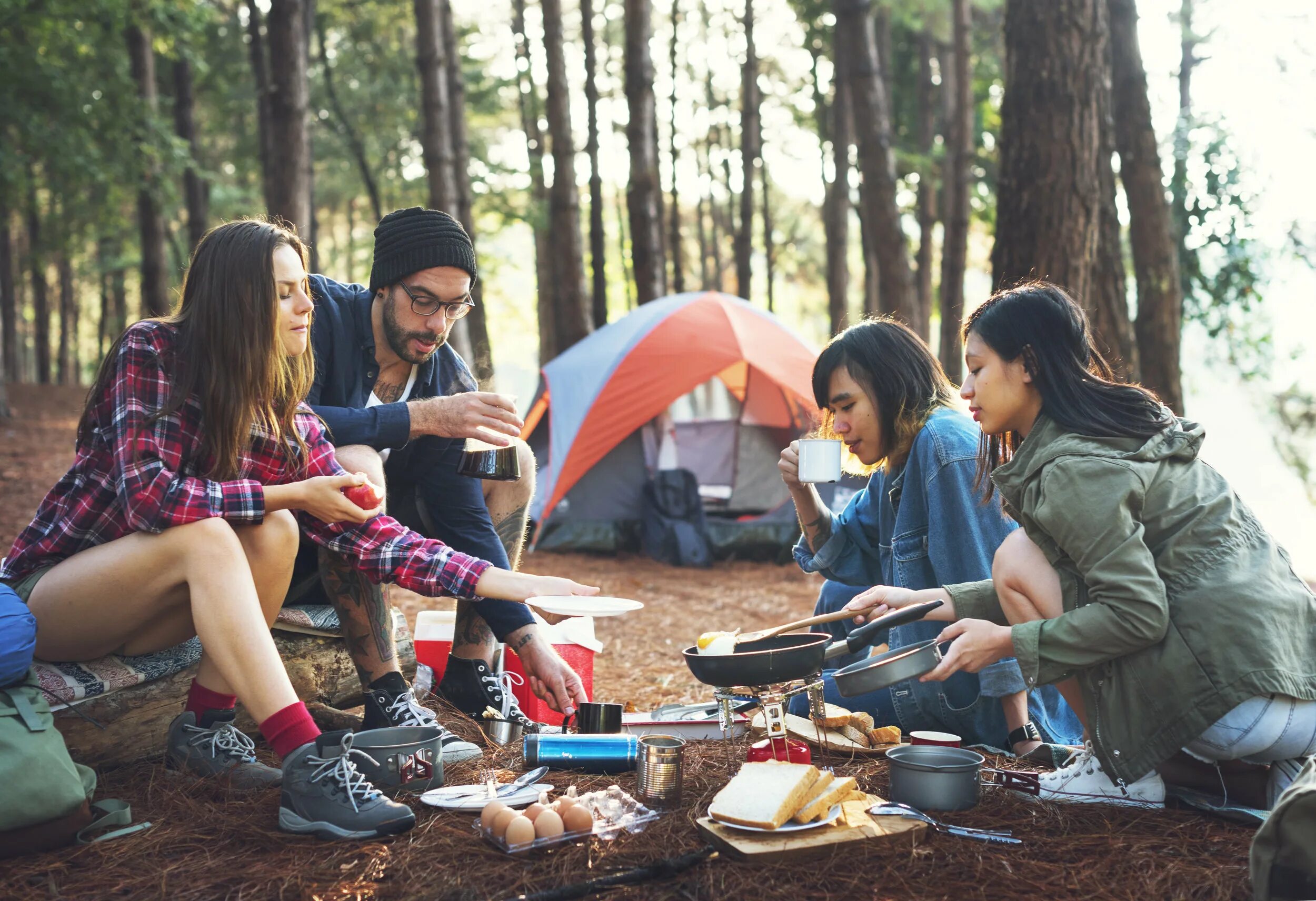 Look at the camp. Кемпинг с друзьями. Кемп. Отдых с друзьями. Фотосессия в Кемпе.