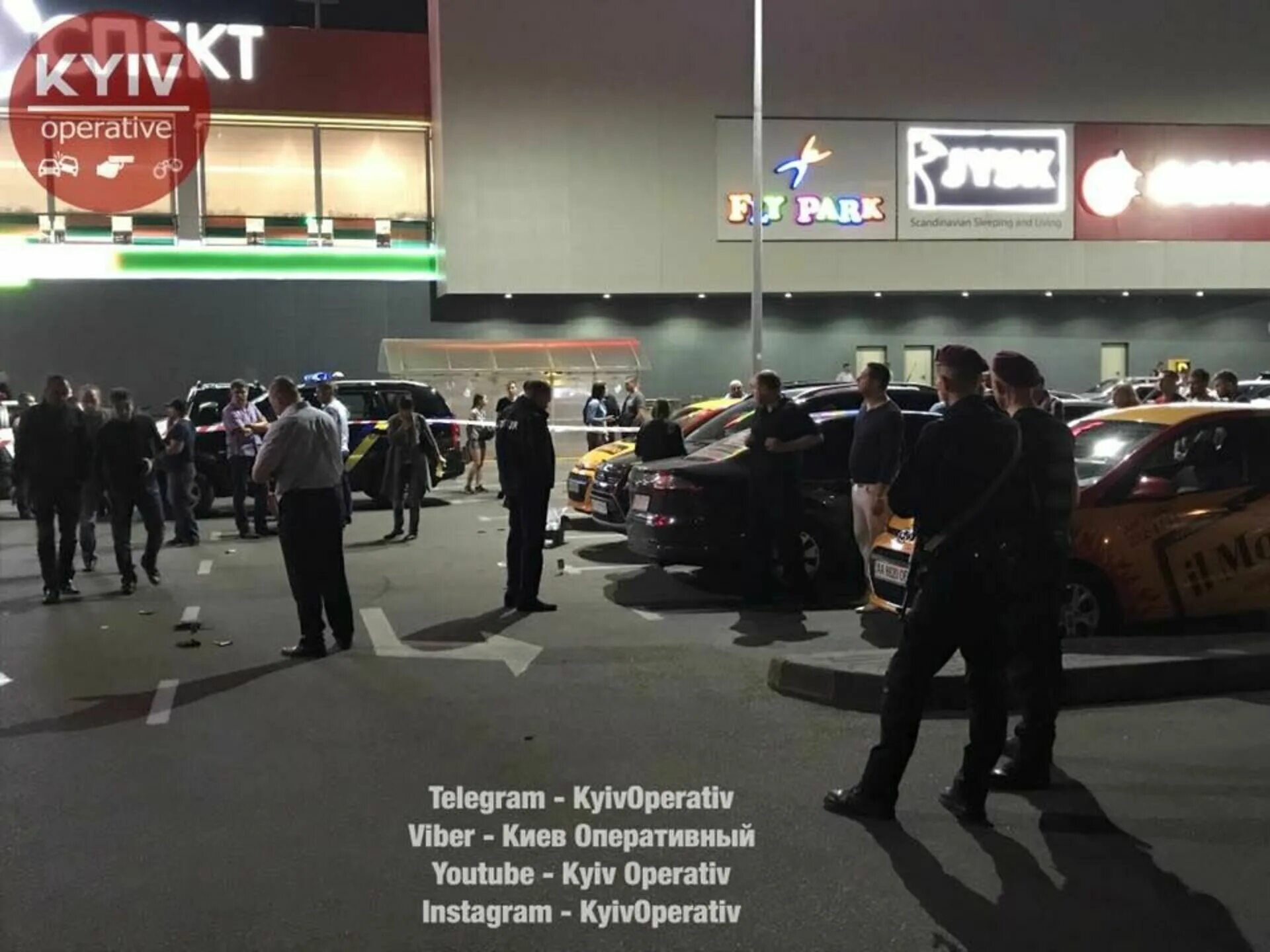 Расстреляли торговый центр. Стрельба в американском магазине. Перестрелка в краснодаре. Расстреляли торговый центр. Убийство в новомосковске в салоне красоты.