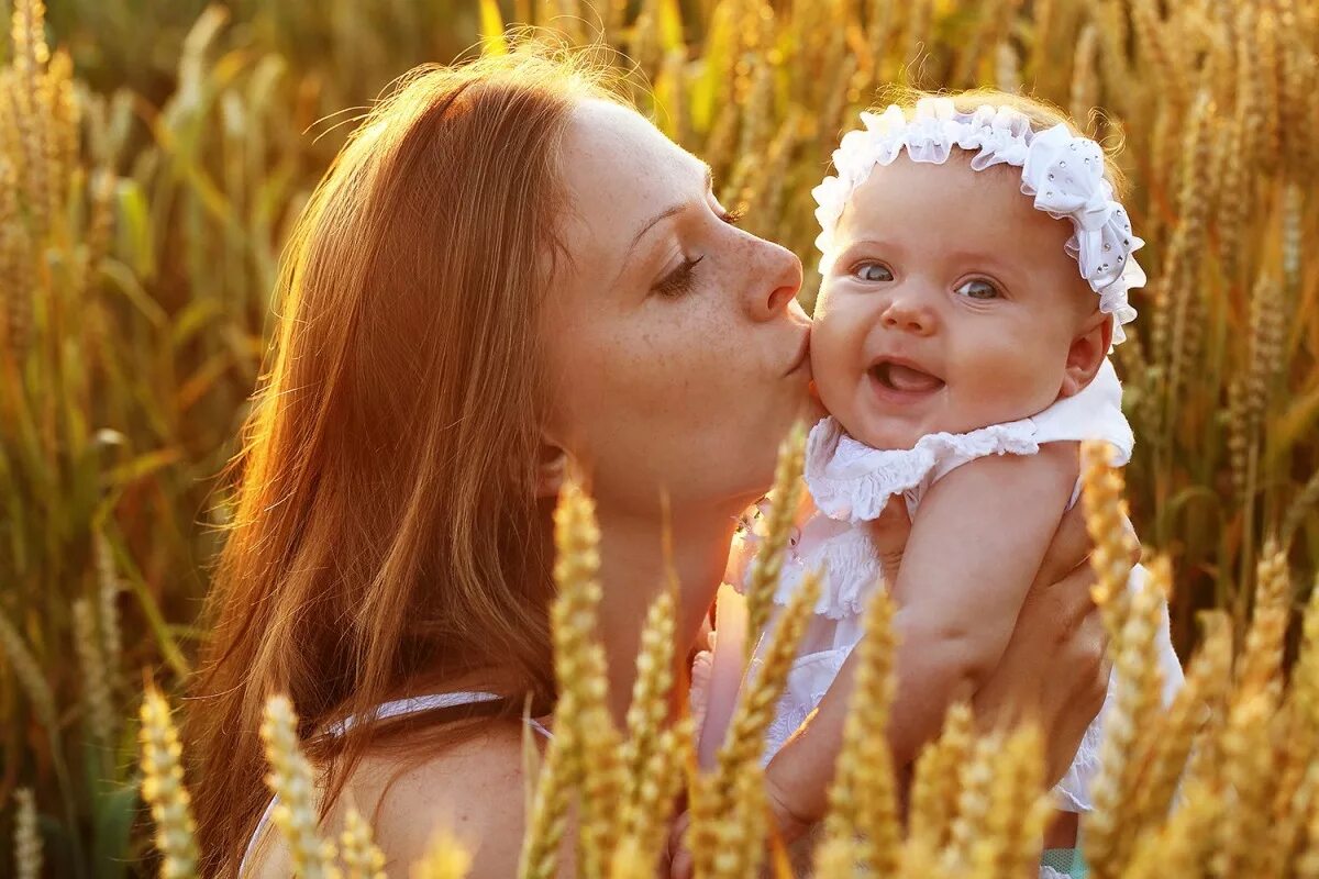 Ребенок ангелочек. Милые малыши. Пшеница для детей. Стихи пушкина буря мглою небо кроет. Клаудия трембле картины материнство.