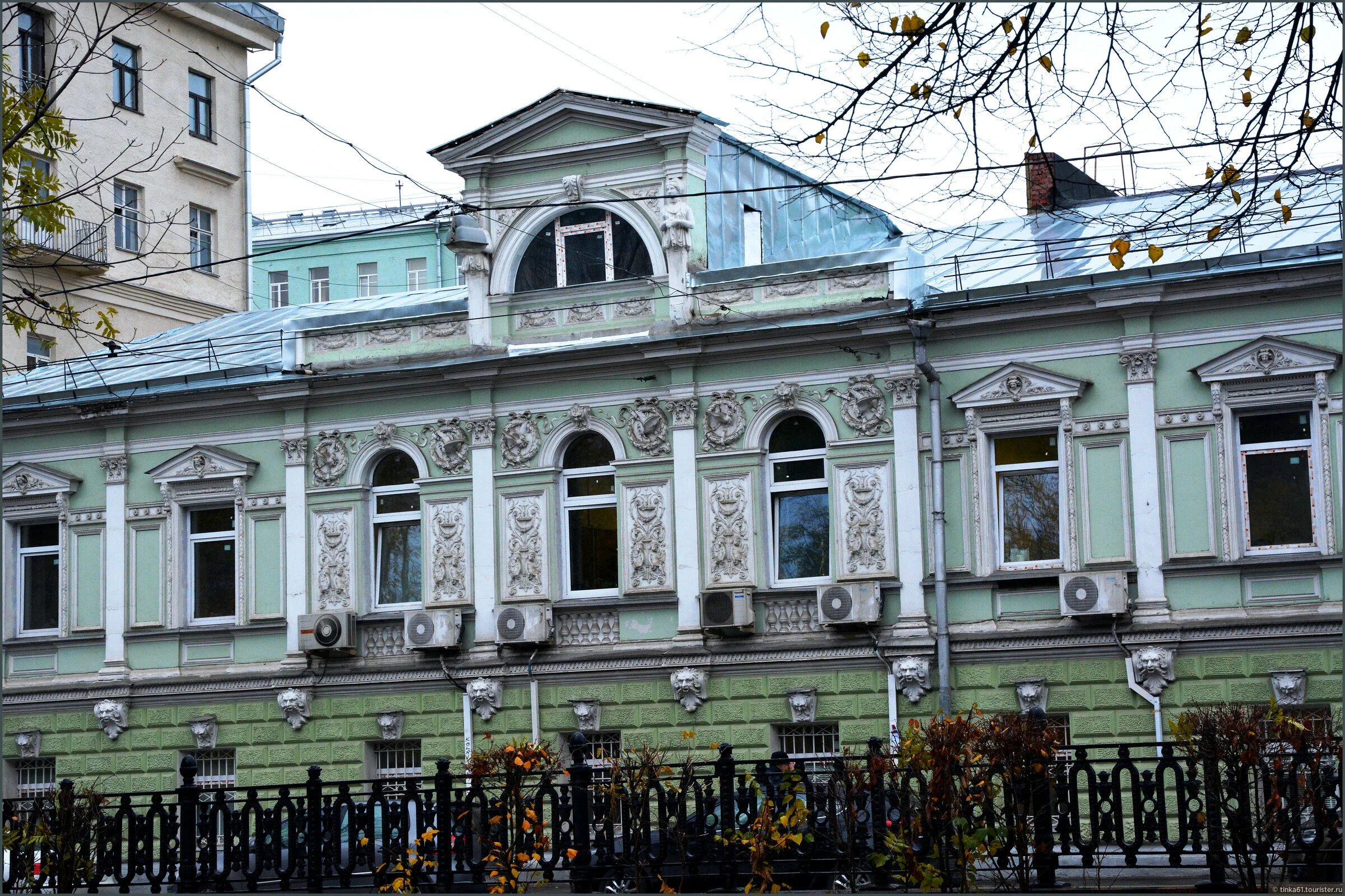 Институт на чистых прудах. Институт законодательства и сравнительного правоведения. М. Набережная чистые пруды в москве. Институт на чистых прудах.