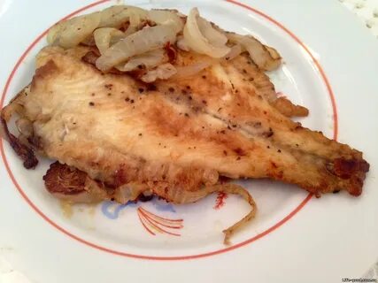 Камбала жареная с луком