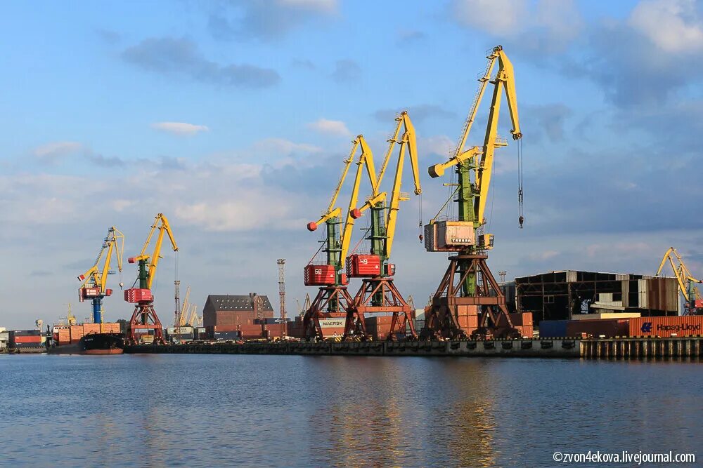 торговый порт калининград. калининградский порт калининград. работа в калининграде в порту. калининградский морской торговый порт, калининград. калининградский морской канал пикет 222.