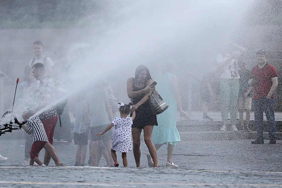 Лето 2010 жара в Москве. Аномальная жара в Москве 2010. Жара в России 2010. Лето 2010 года аномальная жара. Было лето 2010