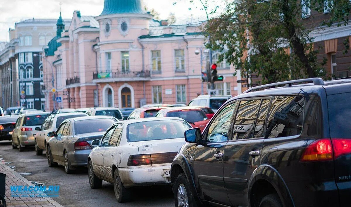 Дороги иркутск сейчас. Пробки Иркутск. Машины на улицах Иркутска. Автомобильный транспорт Иркутск. Пробки на дорогах Иркутск.