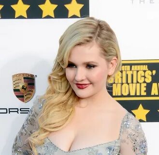 Эбигейл бреслин в купальнике - фото 2023 года.