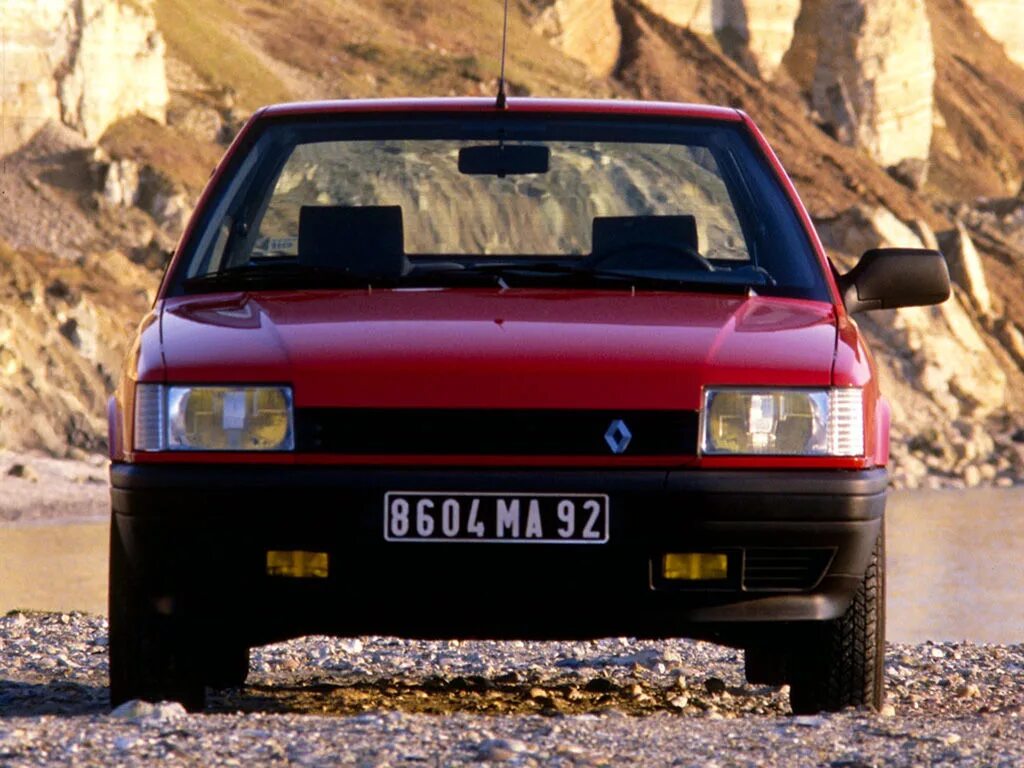 Рено 21 год. Renault 21. Renault 21 1986. Рено 21 седан. Renault 21 Nevada 1986.